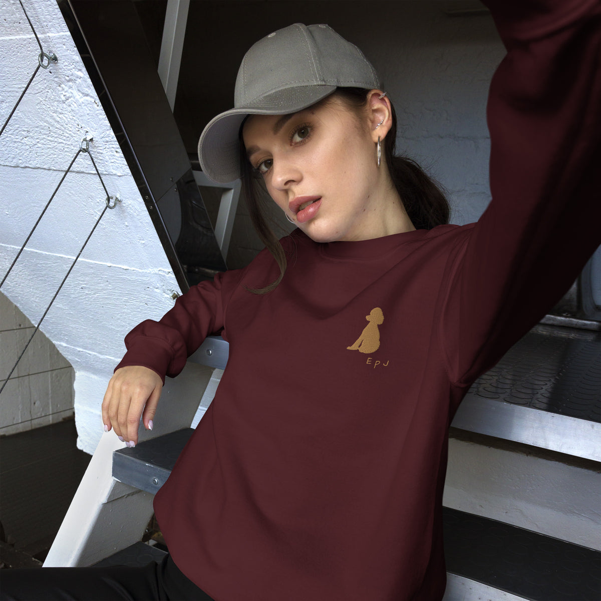 Sudadera unisex caniche cuerpo bordado